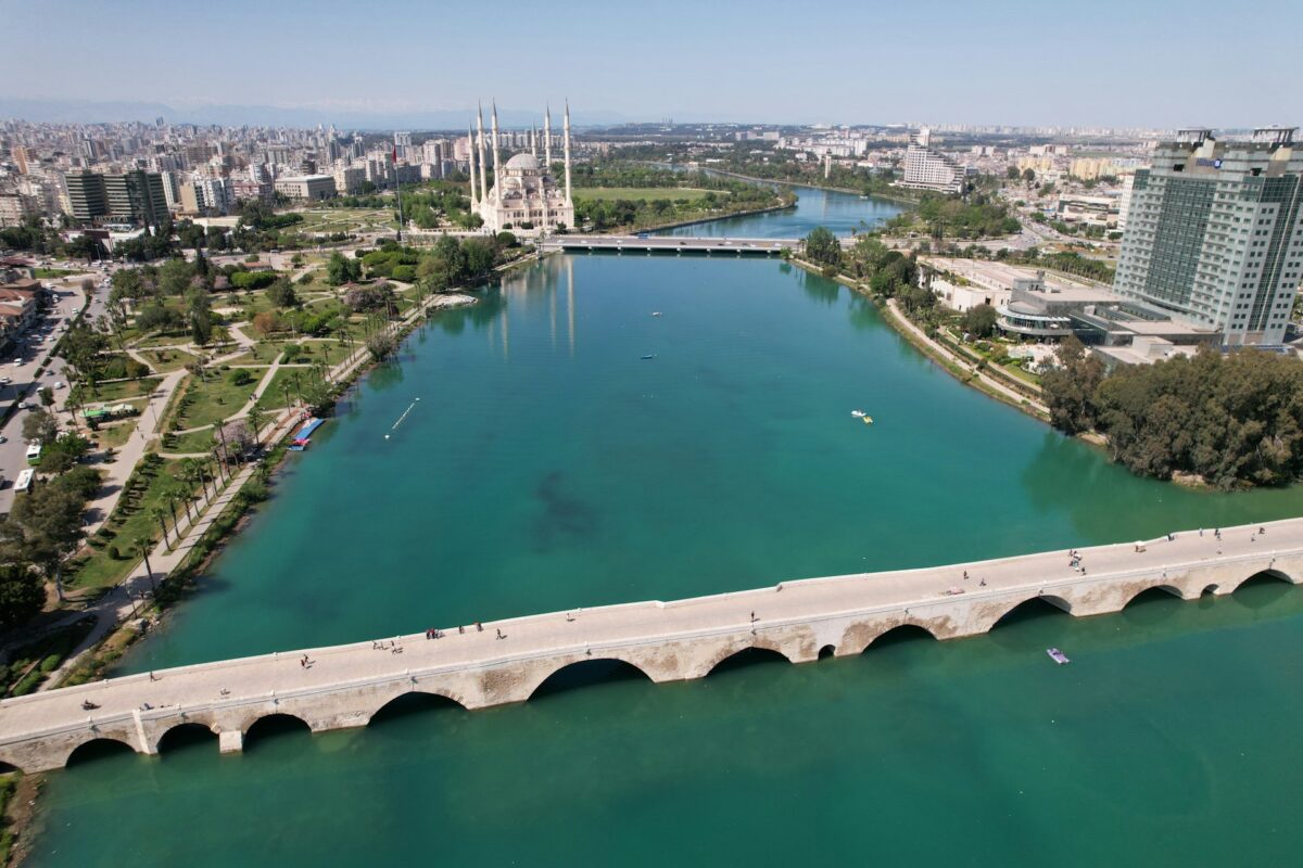 Adana'da Seyhan Nehri ve Taşköprü