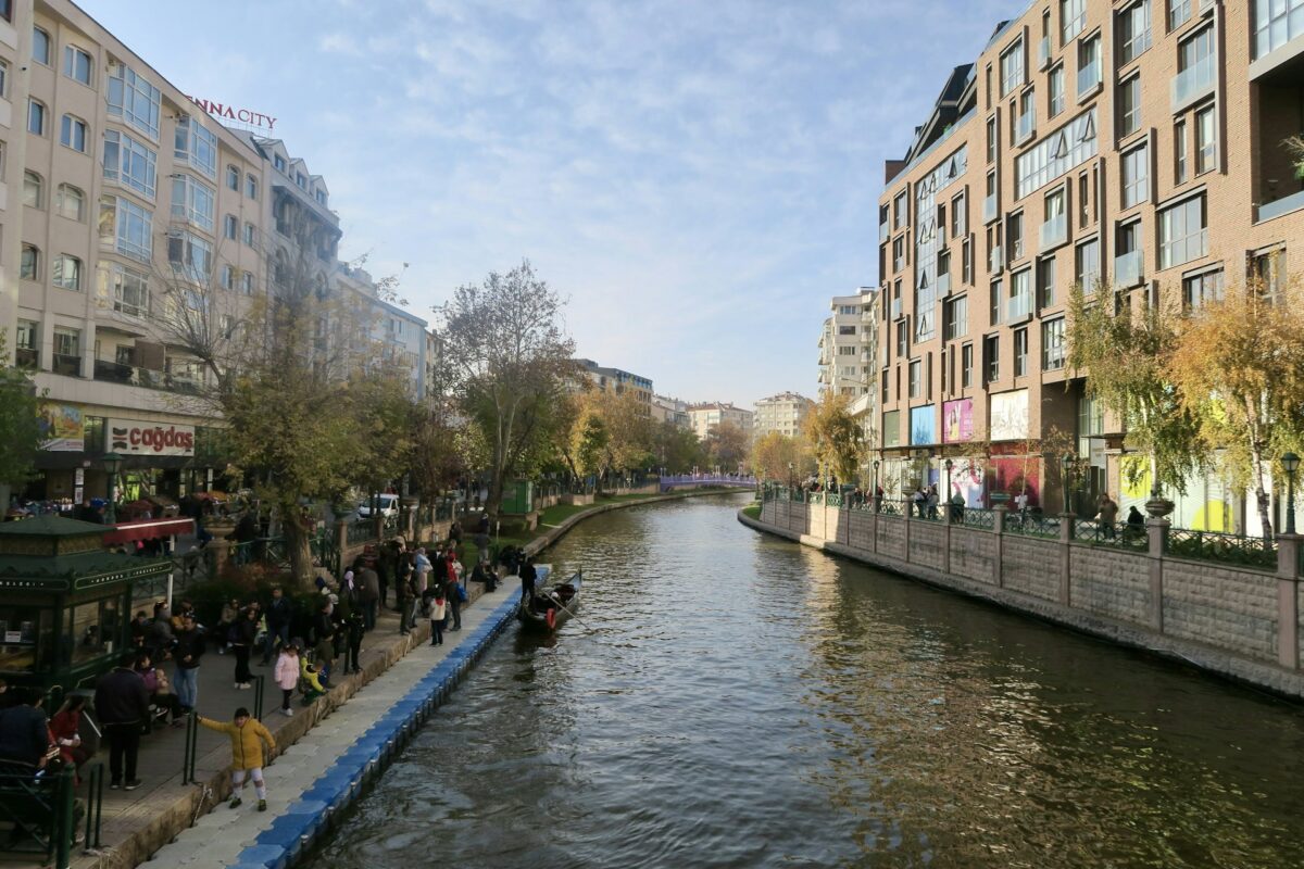 Eskişehir'de Porsuk Çayı kıyısı
