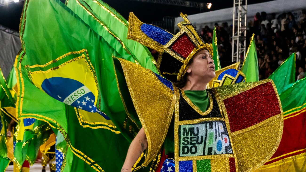 Karnavalda samba geçidi