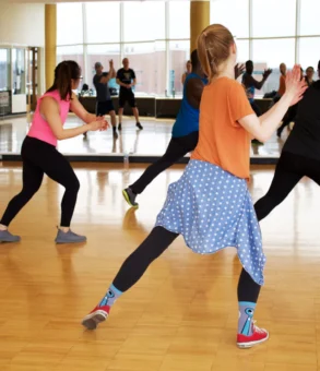 Zumba Nedir? Nasıl Yapılır, Faydaları ve Latin Dans Kursuyla Farkı